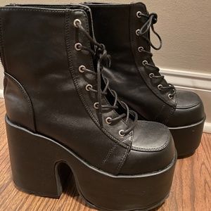 Demonia Camel 203 Women’s platform ankle boots Size 9